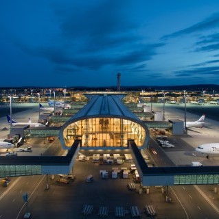 Oslo_Airport_terminal_night_view